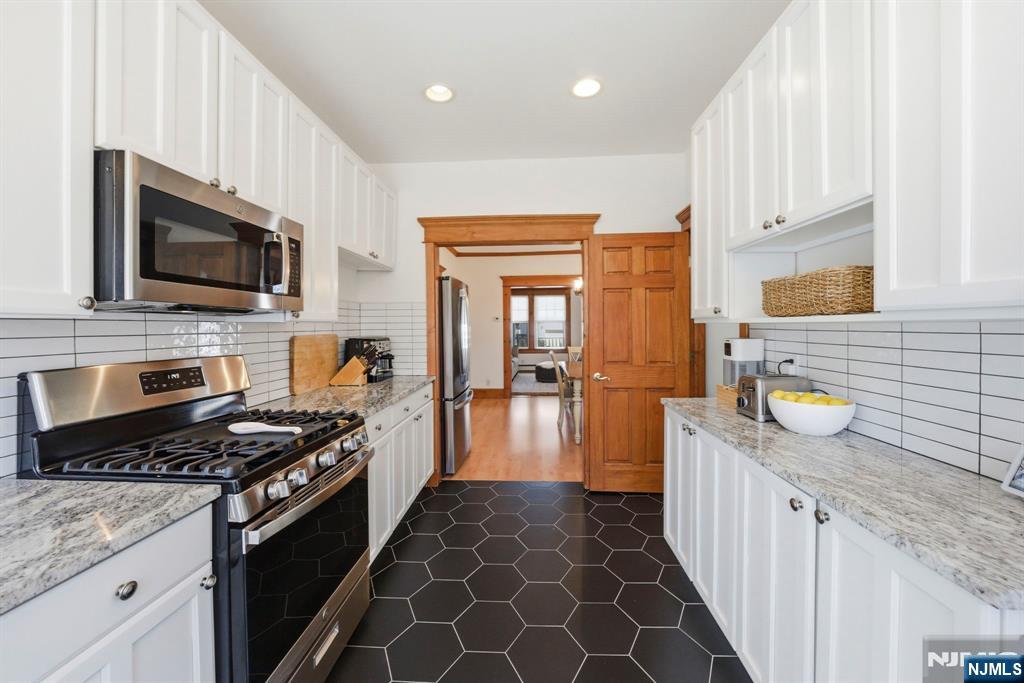 12 Chestnut Street Cresskill, NJ 07626 - Photo 18 of 48