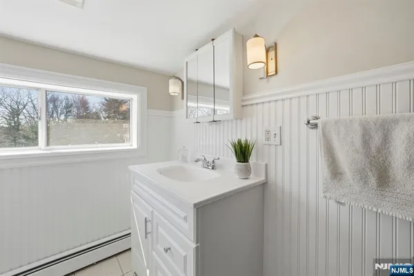 $999,000 | 12 Chestnut Street, Cresskill, NJ 07626