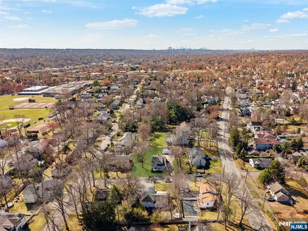 $999,000 | 12 Chestnut Street, Cresskill, NJ 07626