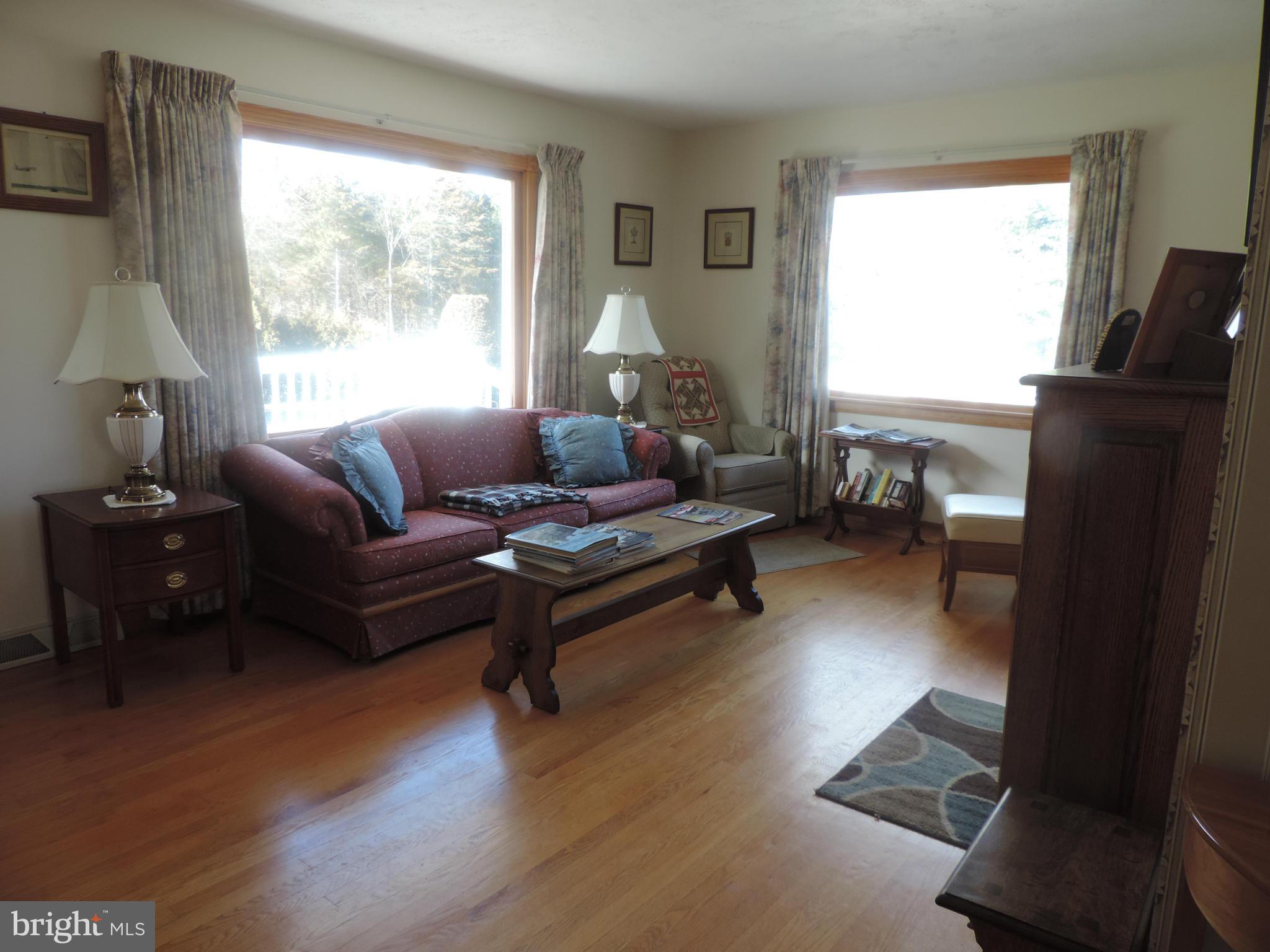 351 Crooked Run Road Front Royal, VA 22630 - Photo 4 of 19 Living Room