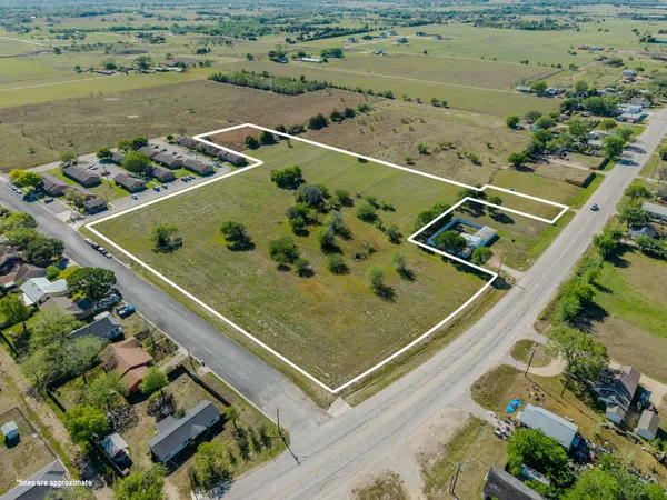 $400,000 | 77 US Highway 77, Schulenburg, TX 78956