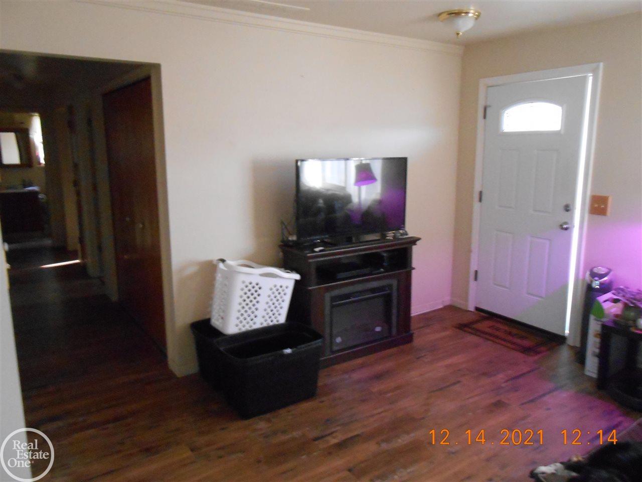 7771 Lakeshore Road Lexington, MI 48450 - Photo 14 of 22 50062660-14.JPG