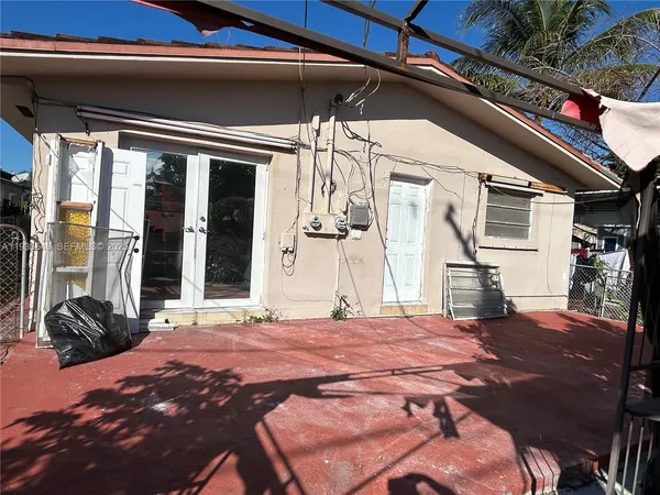 a view of a backyard with plants