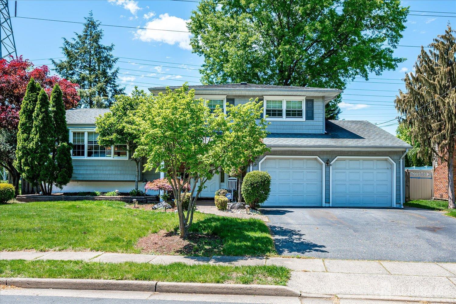 27 Eileen Way Edison, NJ 08837 - Photo 2 of 42