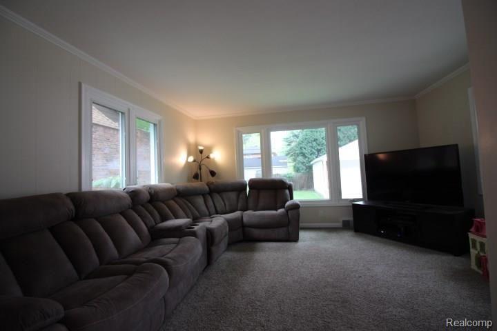 1676 Prestwick Road Grosse Pointe, MI 48236 - Photo 18 of 19 IMG_7723.JPG