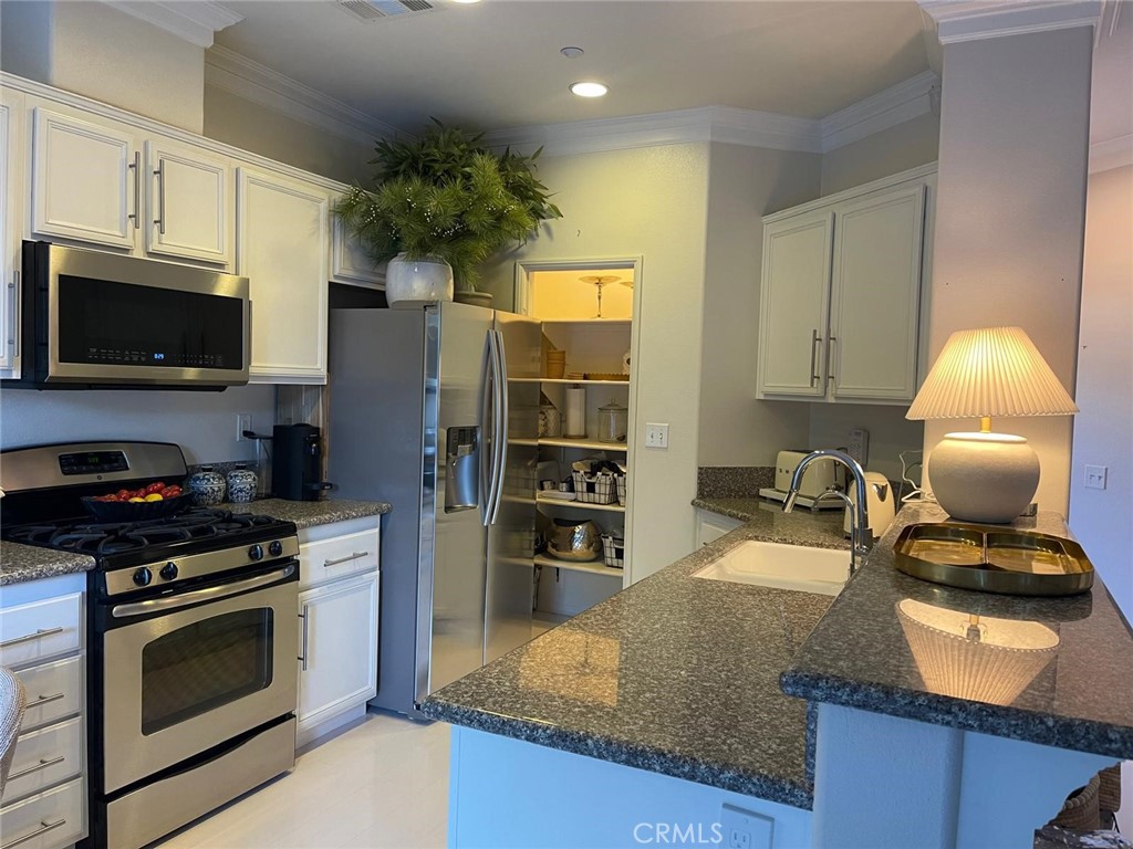 3326 Clipstone Court Riverside, CA 92503 - Photo 6 of 30 Gallery Image 6