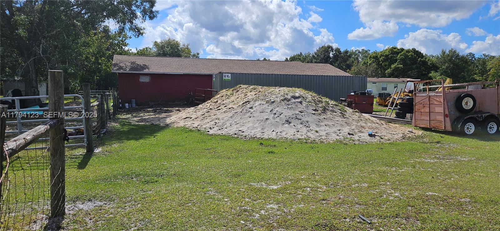 3100-3112 Sanders Road Davenport, FL 33837 - Photo 18 of 100 a view of a backyard