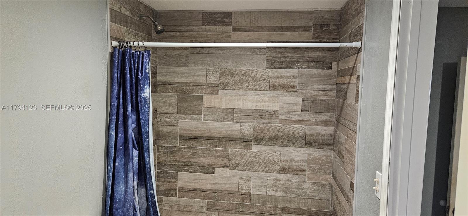 3100-3112 Sanders Road Davenport, FL 33837 - Photo 76 of 100 a bathroom with a shower