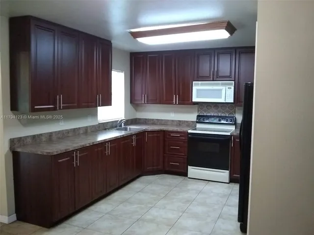 $1,200,000 | 3100-3112 Sanders Road, Davenport, FL 33837