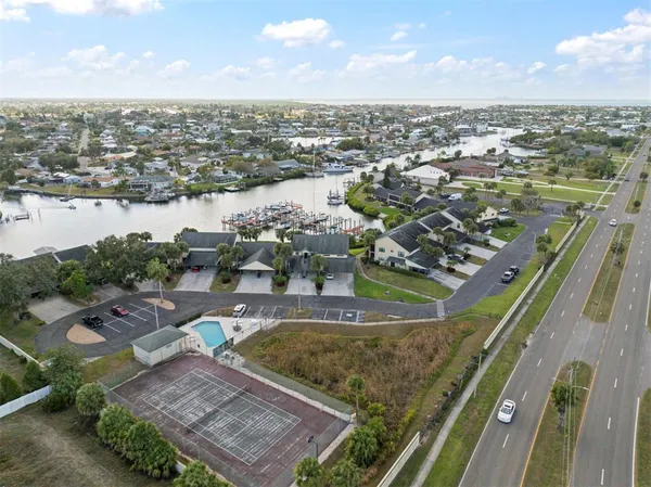 $2,200 | 634 Yardarm Drive, Apollo Beach, FL 33572