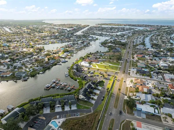 $2,200 | 634 Yardarm Drive, Apollo Beach, FL 33572