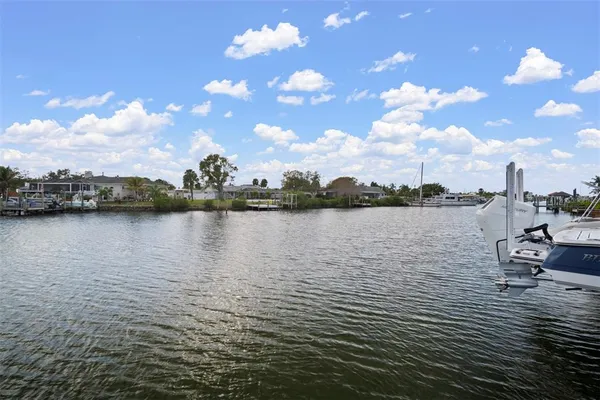 $2,200 | 634 Yardarm Drive, Apollo Beach, FL 33572