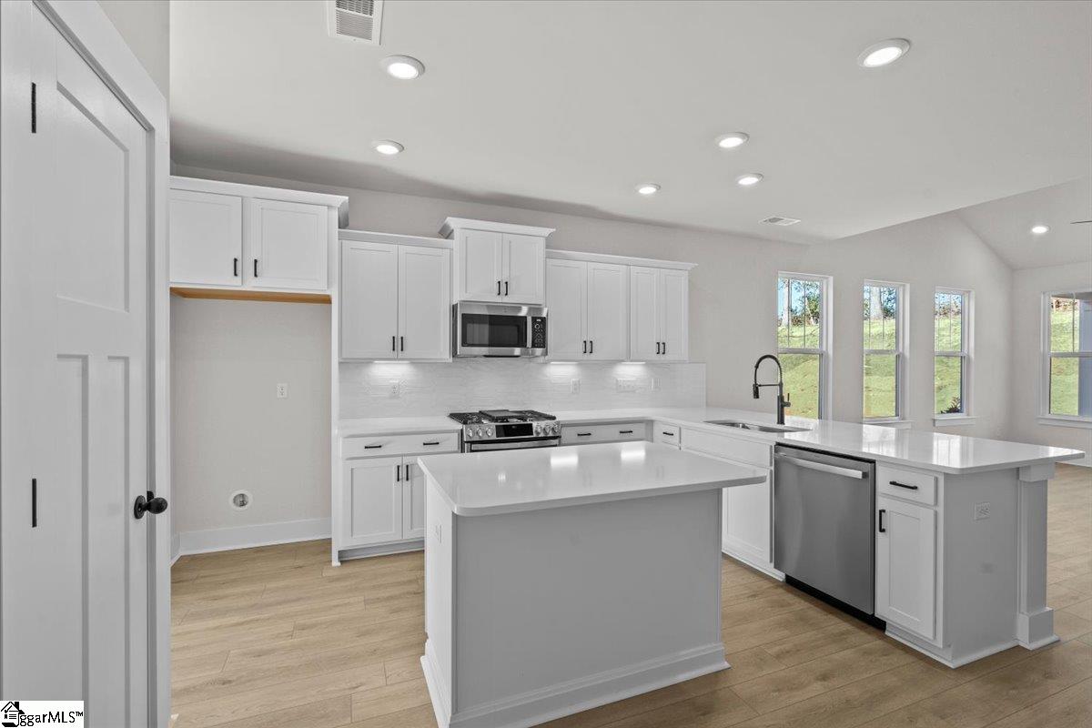 976 Diane Lane Moore, SC 29369 - Photo 5 of 34