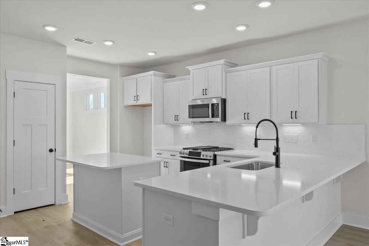 976 Diane Lane Moore, SC 29369 - Photo 6 of 34
