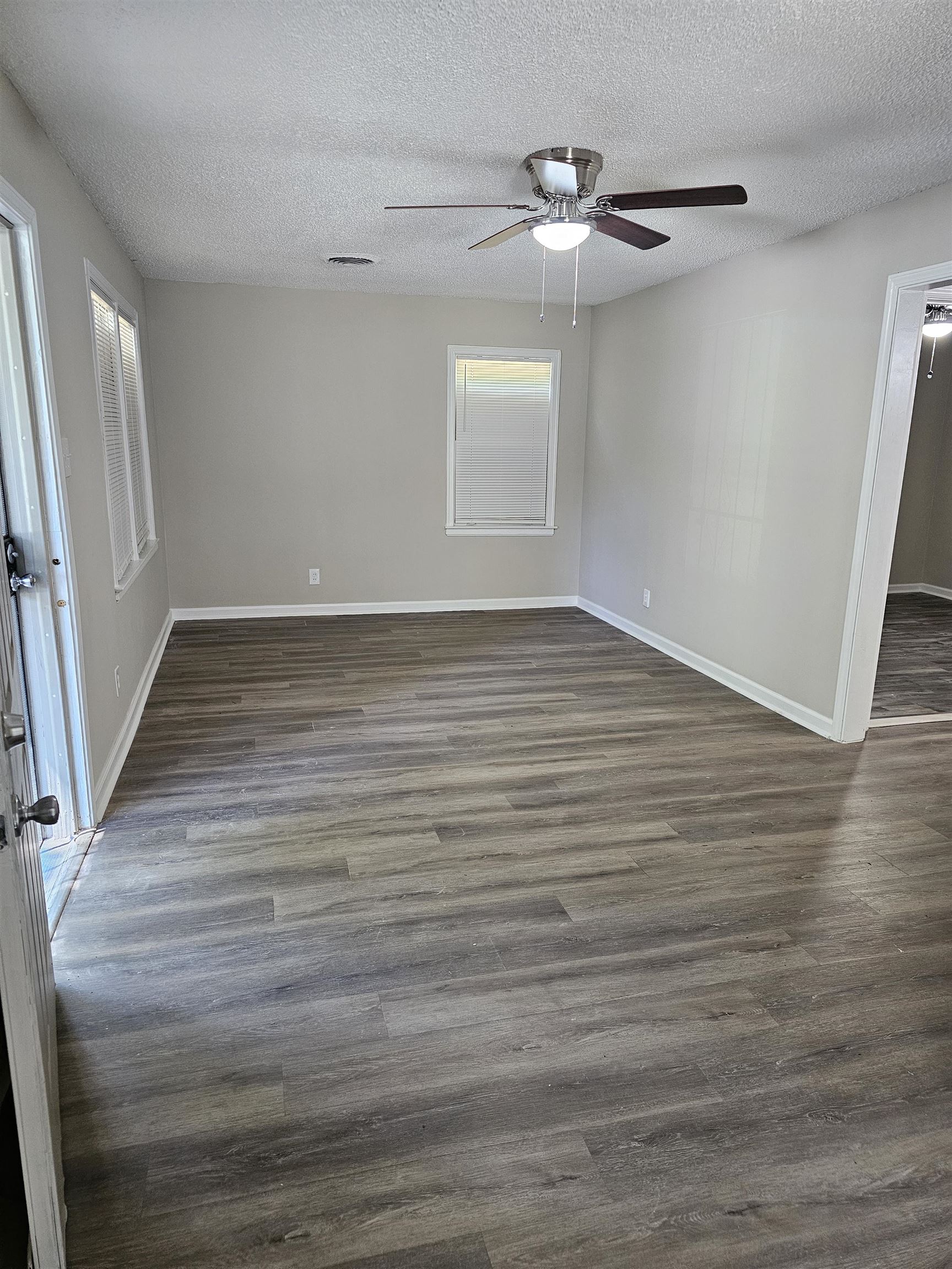 4746 Hodge Road Memphis, TN 38109 - Photo 2 of 11