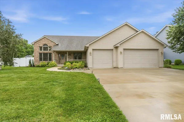 $375,000 | 228 Manor Hill Drive, Chatham, IL 62629