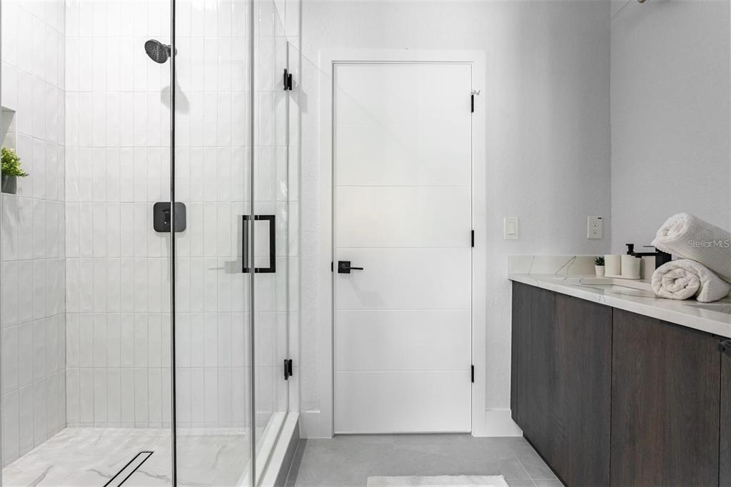 2512 West Chestnut Street Tampa, FL 33607 - Photo 8 of 11 a bathroom with a sink vanity and tub