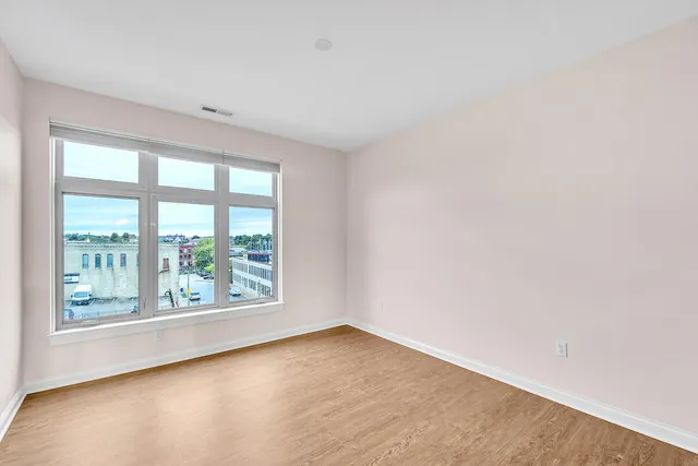 $179,900 | 141 Main Street, Unit 420, Racine, WI 53403