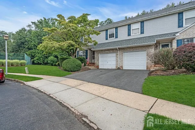 $675,000 | 28 Hawthorn Drive, Edison, NJ 08820