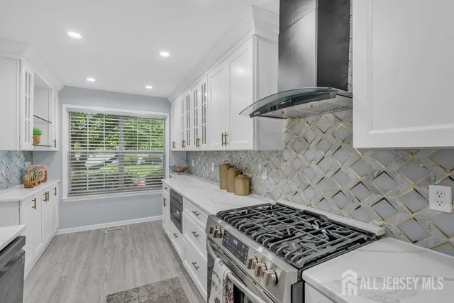 $675,000 | 28 Hawthorn Drive, Edison, NJ 08820