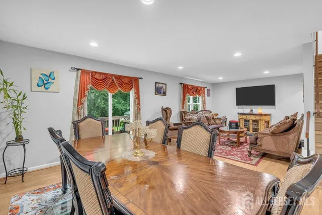 $675,000 | 28 Hawthorn Drive, Edison, NJ 08820