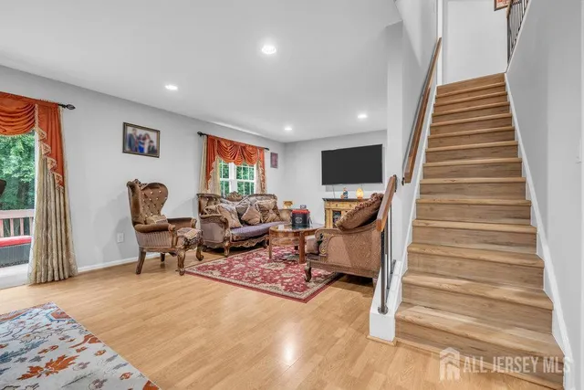 $675,000 | 28 Hawthorn Drive, Edison, NJ 08820