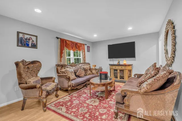 $675,000 | 28 Hawthorn Drive, Edison, NJ 08820