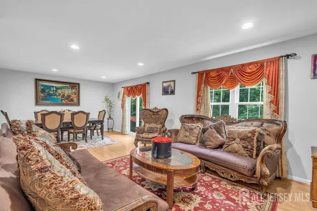 $675,000 | 28 Hawthorn Drive, Edison, NJ 08820