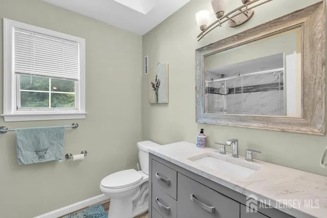 $675,000 | 28 Hawthorn Drive, Edison, NJ 08820