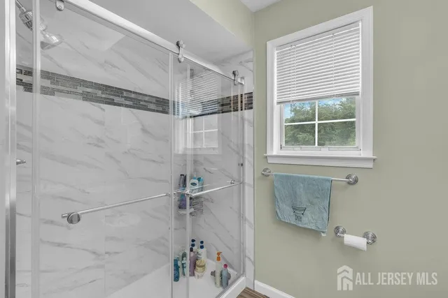 $675,000 | 28 Hawthorn Drive, Edison, NJ 08820