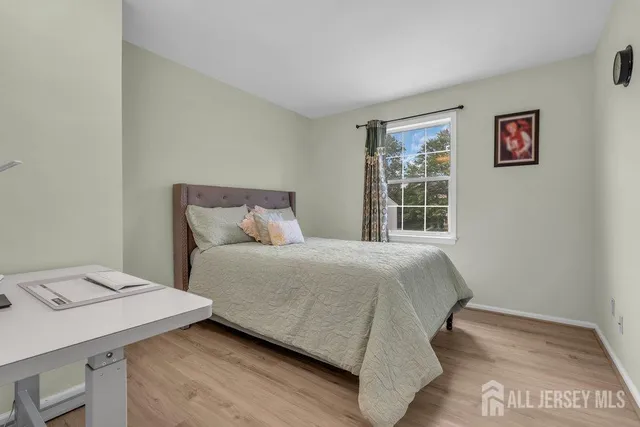 $675,000 | 28 Hawthorn Drive, Edison, NJ 08820