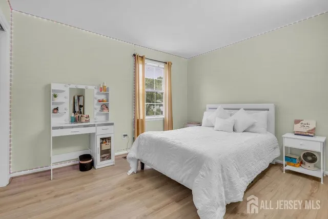 $675,000 | 28 Hawthorn Drive, Edison, NJ 08820