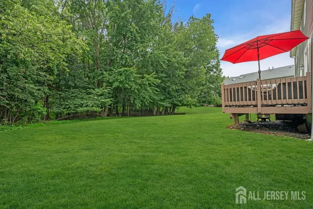 $675,000 | 28 Hawthorn Drive, Edison, NJ 08820