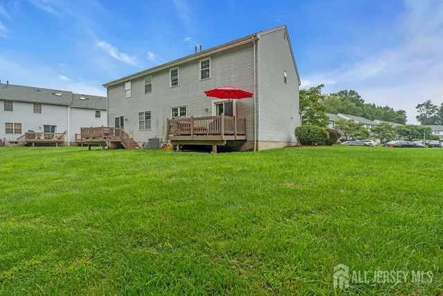 $675,000 | 28 Hawthorn Drive, Edison, NJ 08820