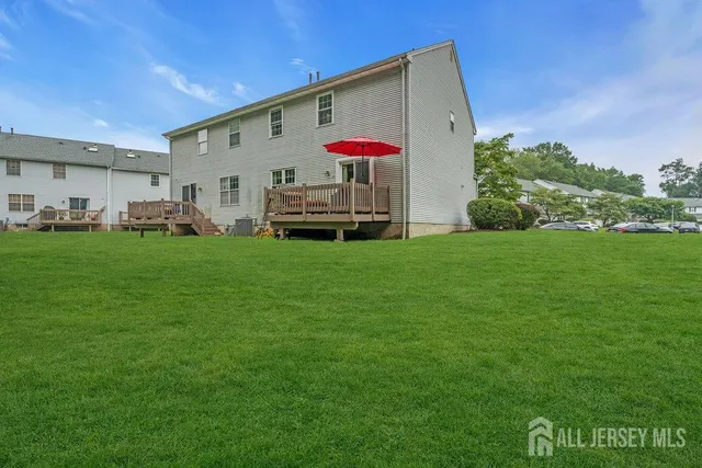 $675,000 | 28 Hawthorn Drive, Edison, NJ 08820