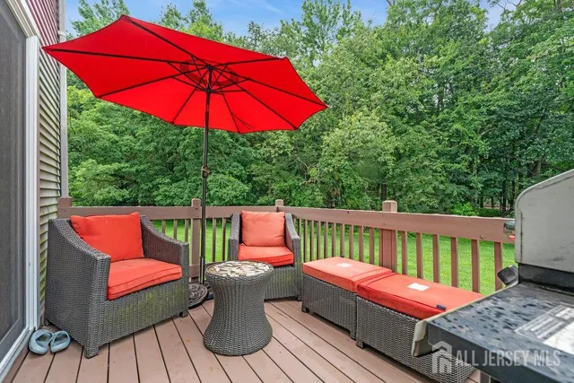 $675,000 | 28 Hawthorn Drive, Edison, NJ 08820