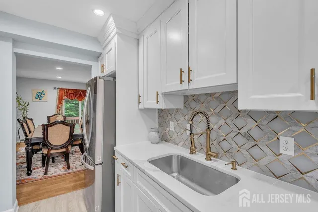 $675,000 | 28 Hawthorn Drive, Edison, NJ 08820