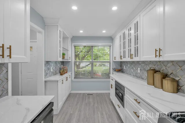 $675,000 | 28 Hawthorn Drive, Edison, NJ 08820