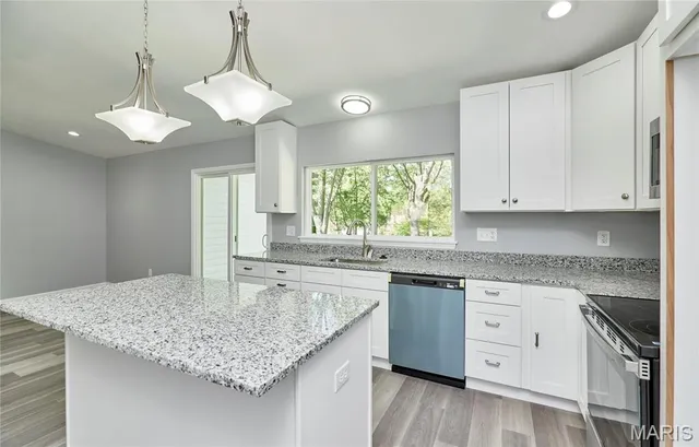 $339,900 | 132 Mill Spring Lane, St. Peters, MO 63376