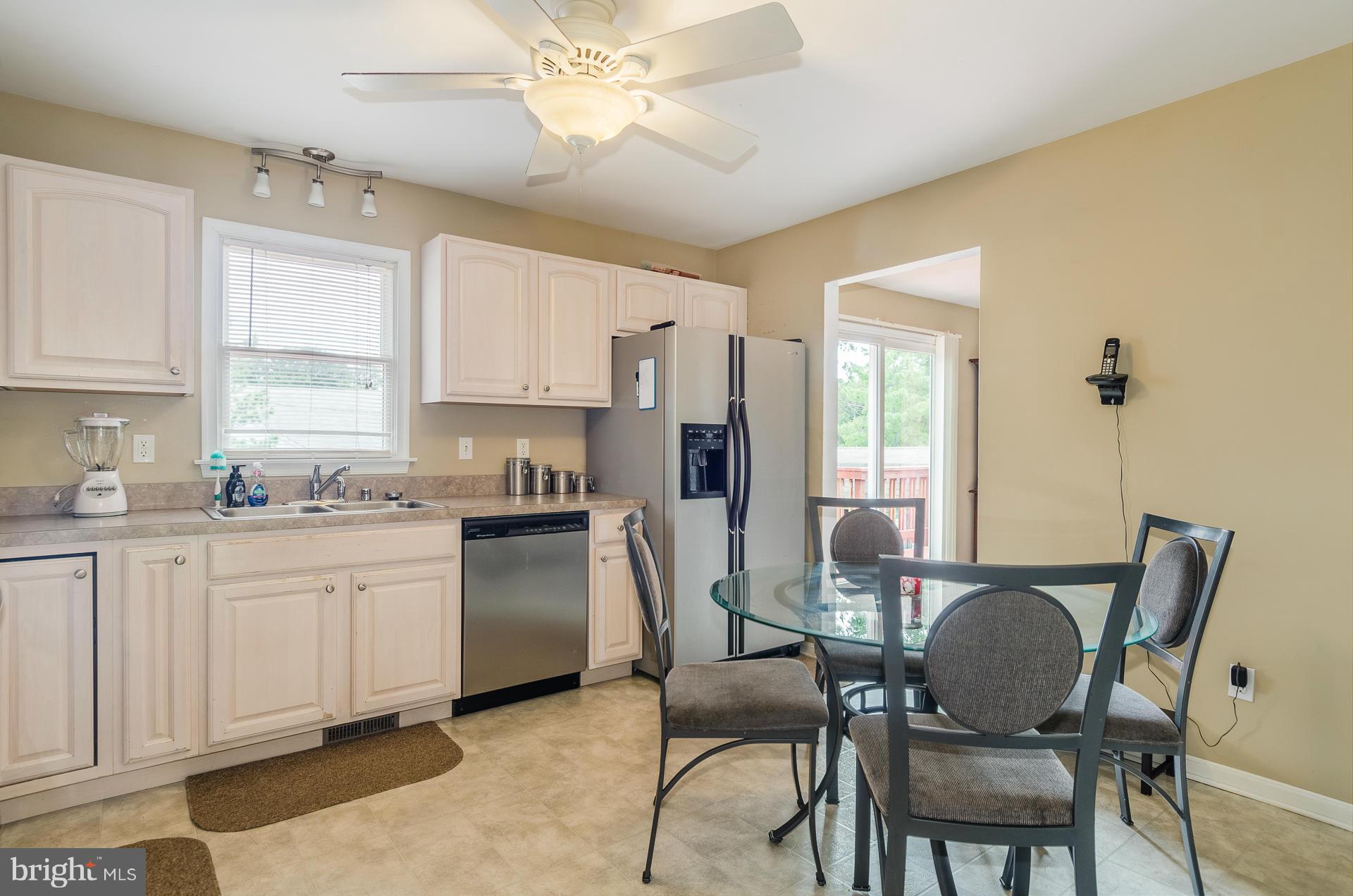 8222 Philadelphia Road Baltimore, MD 21237 - Photo 9 of 30 Kitchen