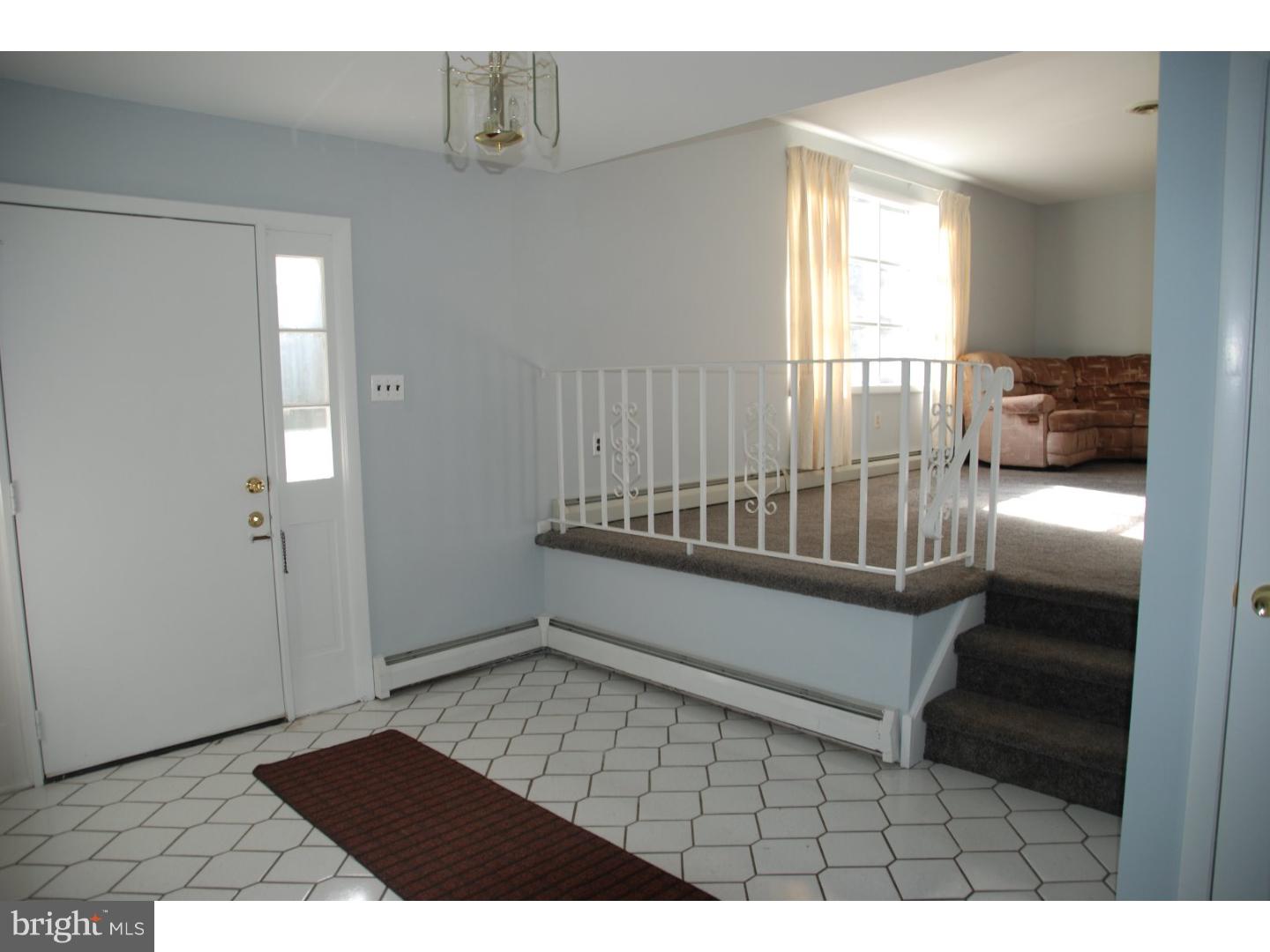 705 South Chester Road West Chester, PA 19382 - Photo 2 of 22 Foyer