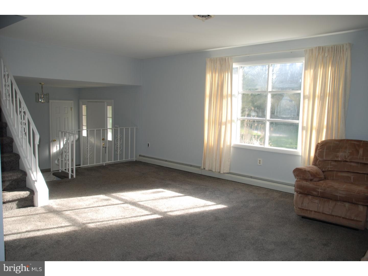 705 South Chester Road West Chester, PA 19382 - Photo 4 of 22 Living Room