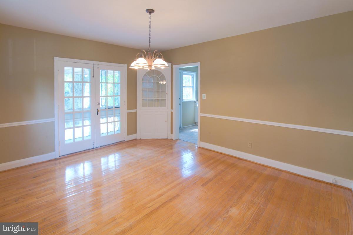 1507 Roundhill Road Baltimore, MD 21218 - Photo 11 of 27 Dining Room