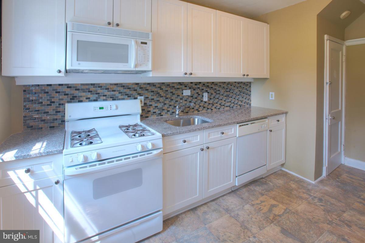 1507 Roundhill Road Baltimore, MD 21218 - Photo 13 of 27 Kitchen