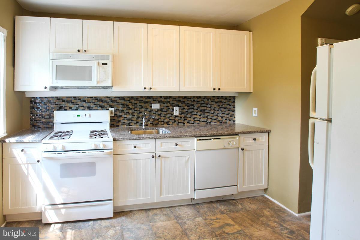 1507 Roundhill Road Baltimore, MD 21218 - Photo 14 of 27 Kitchen
