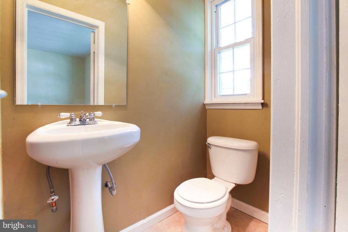 1507 Roundhill Road Baltimore, MD 21218 - Photo 18 of 27 Bath