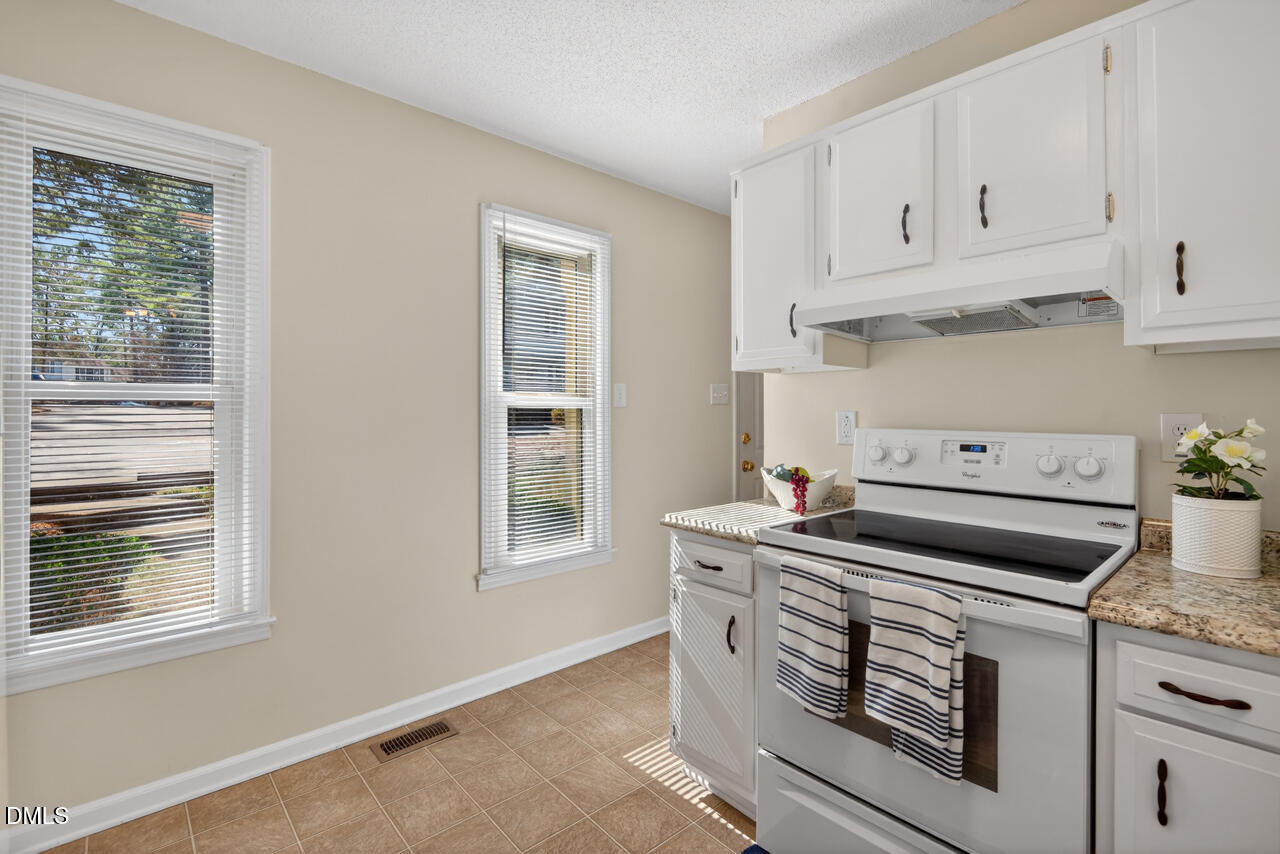704 Benchmark Drive Raleigh, NC 27615 - Photo 13 of 39 Kitchen