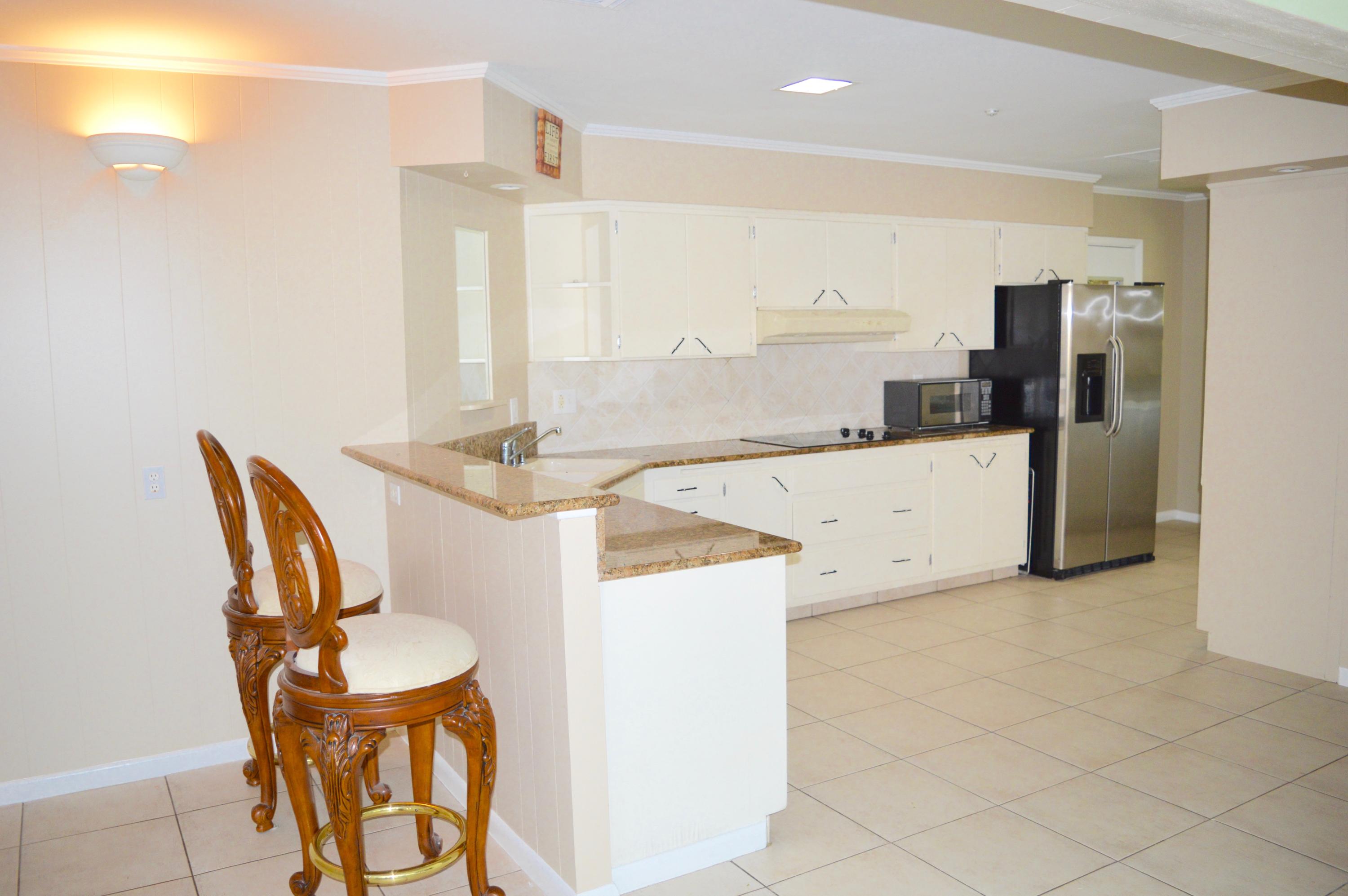 374 Northwest 12th Avenue Boca Raton, FL 33486 - Photo 12 of 37 kitchen