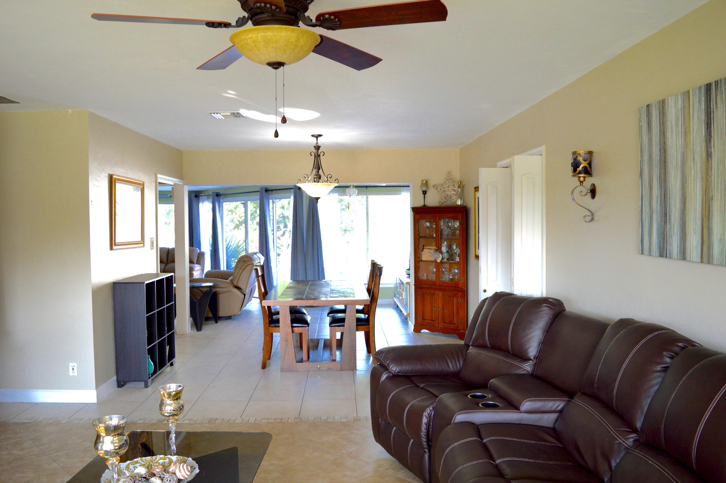 374 Northwest 12th Avenue Boca Raton, FL 33486 - Photo 7 of 37 living room