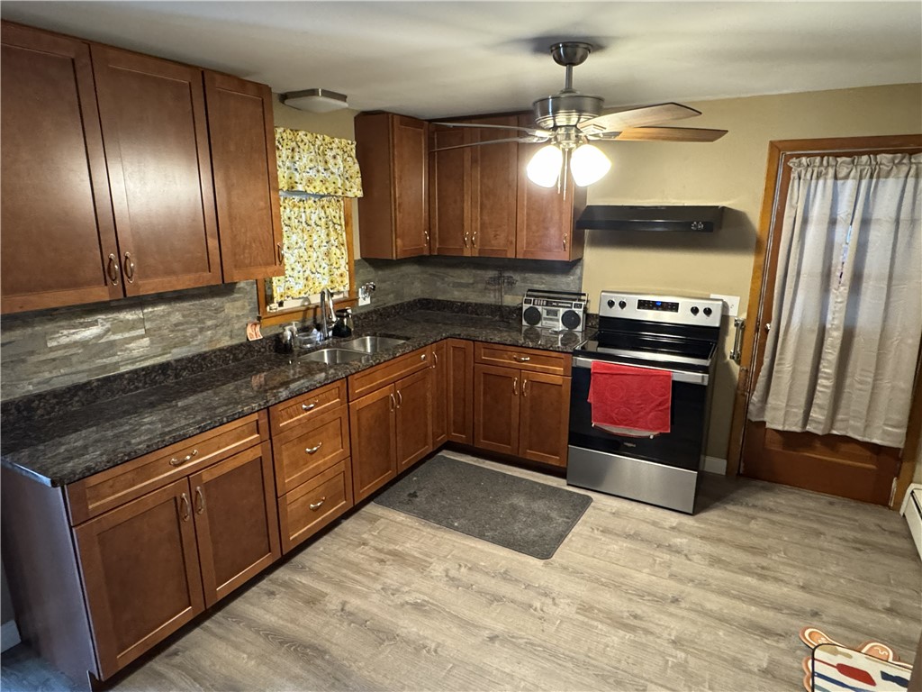 22 Overhill Road Warren, RI 02885 - Photo 3 of 17